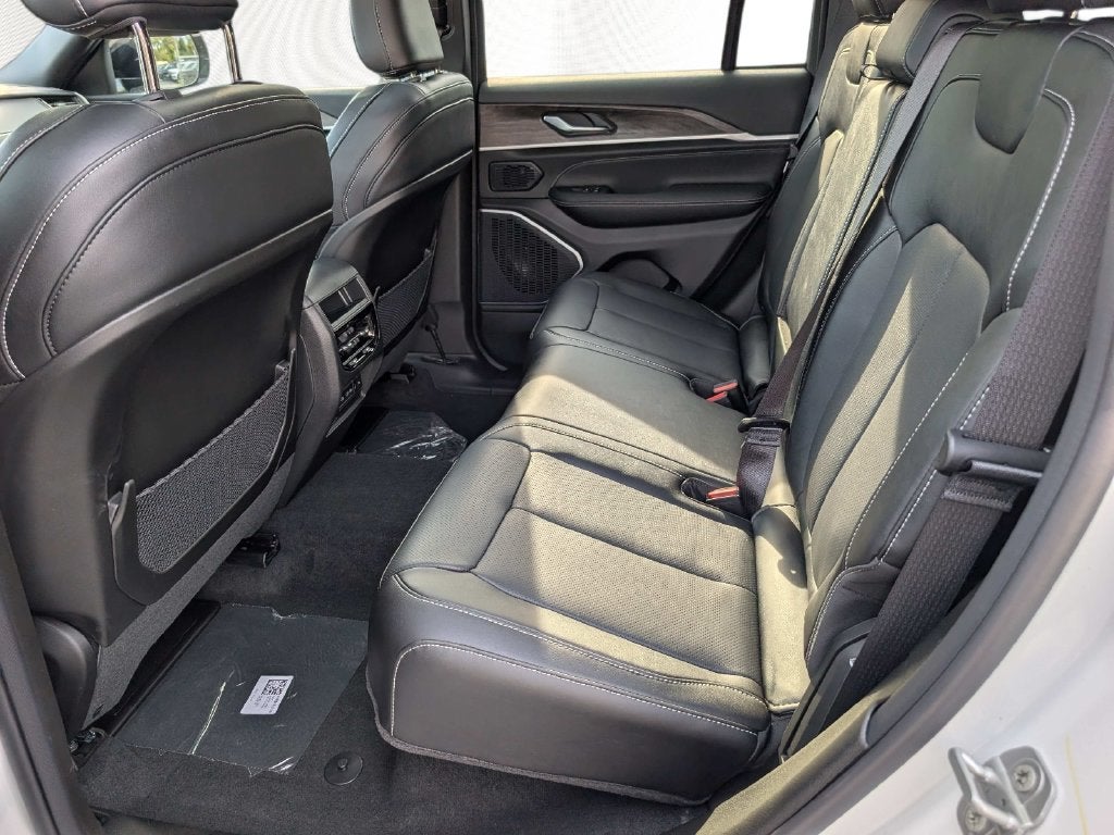 2027 Jeep Grand Cherokee GRAND CHEROKEE LIMITED RESERVE 4X4