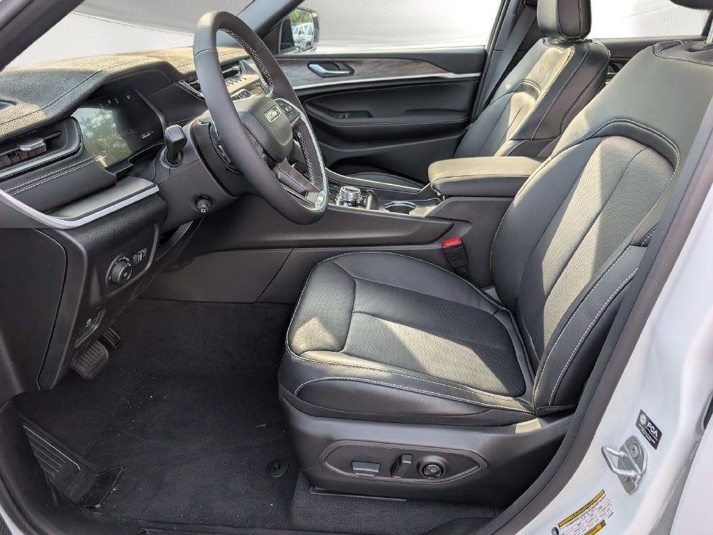 2027 Jeep Grand Cherokee GRAND CHEROKEE LIMITED RESERVE 4X4