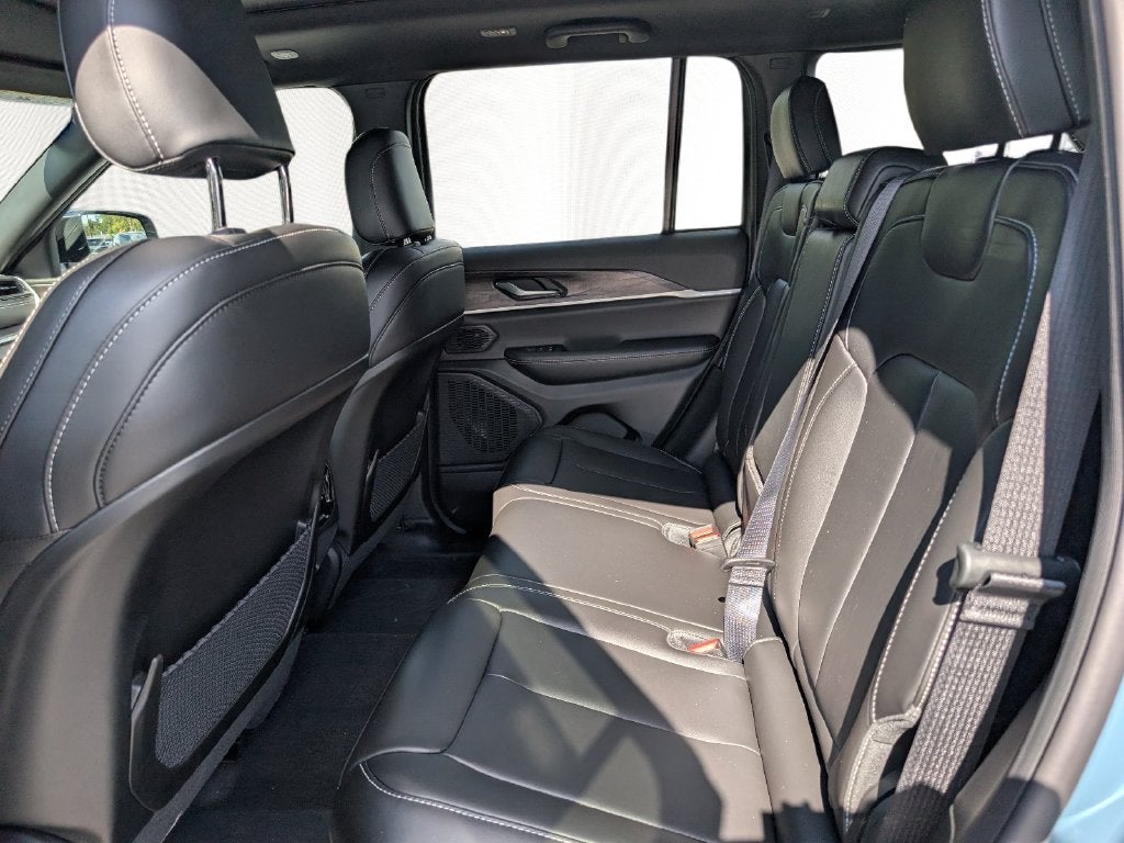 2027 Jeep Grand Cherokee GRAND CHEROKEE LIMITED 4X4