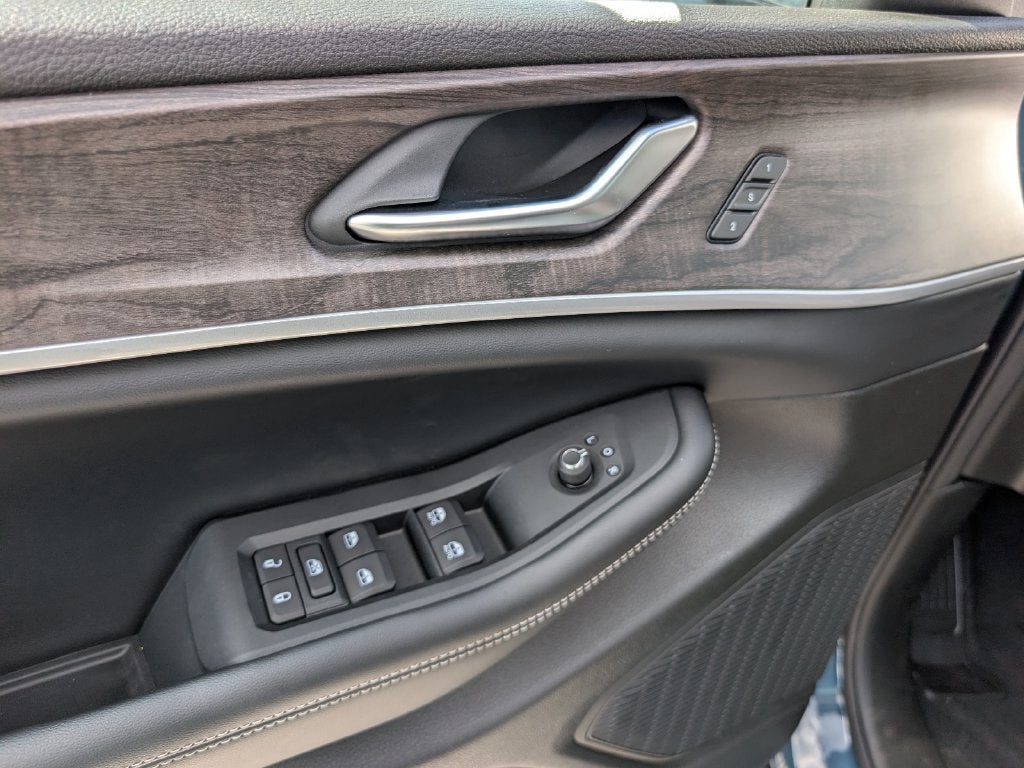 2027 Jeep Grand Cherokee GRAND CHEROKEE LIMITED 4X4