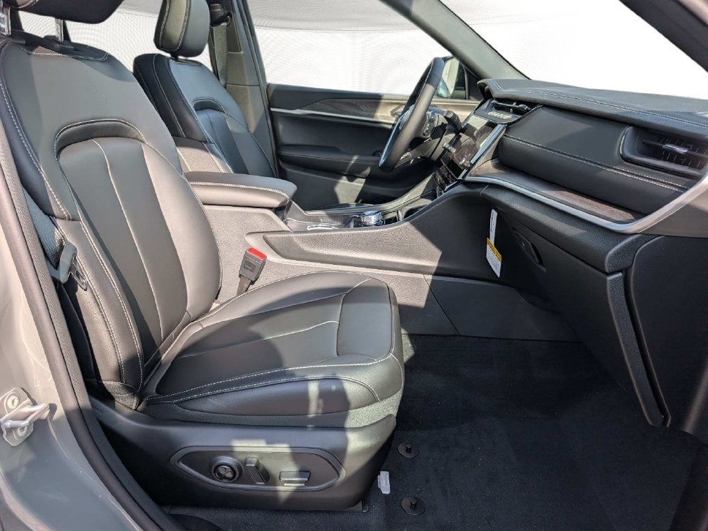 2027 Jeep Grand Cherokee GRAND CHEROKEE LIMITED 4X4