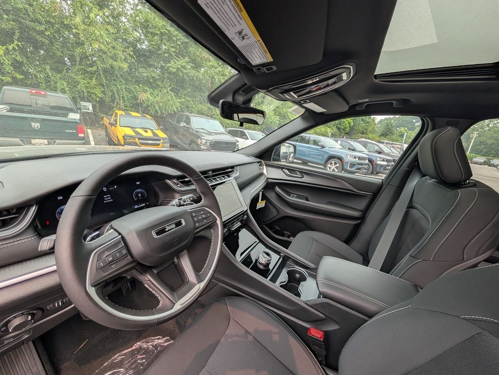 2026 Jeep Grand Cherokee GRAND CHEROKEE L LAREDO X 4X4