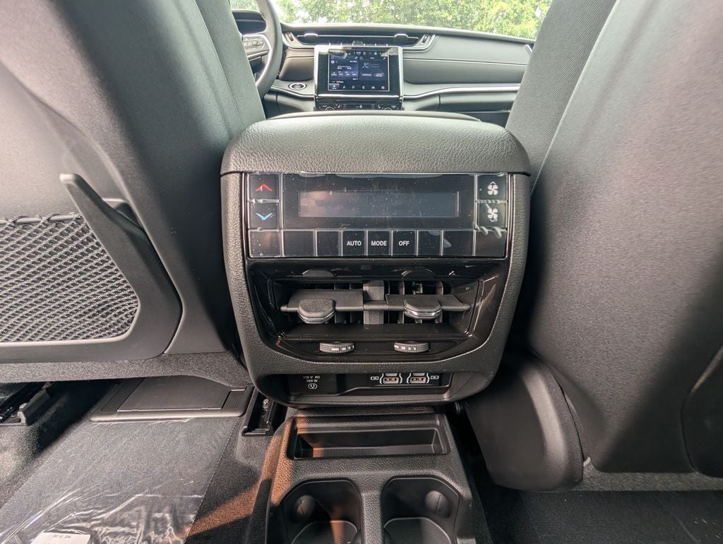2026 Jeep Grand Cherokee GRAND CHEROKEE L LAREDO X 4X4