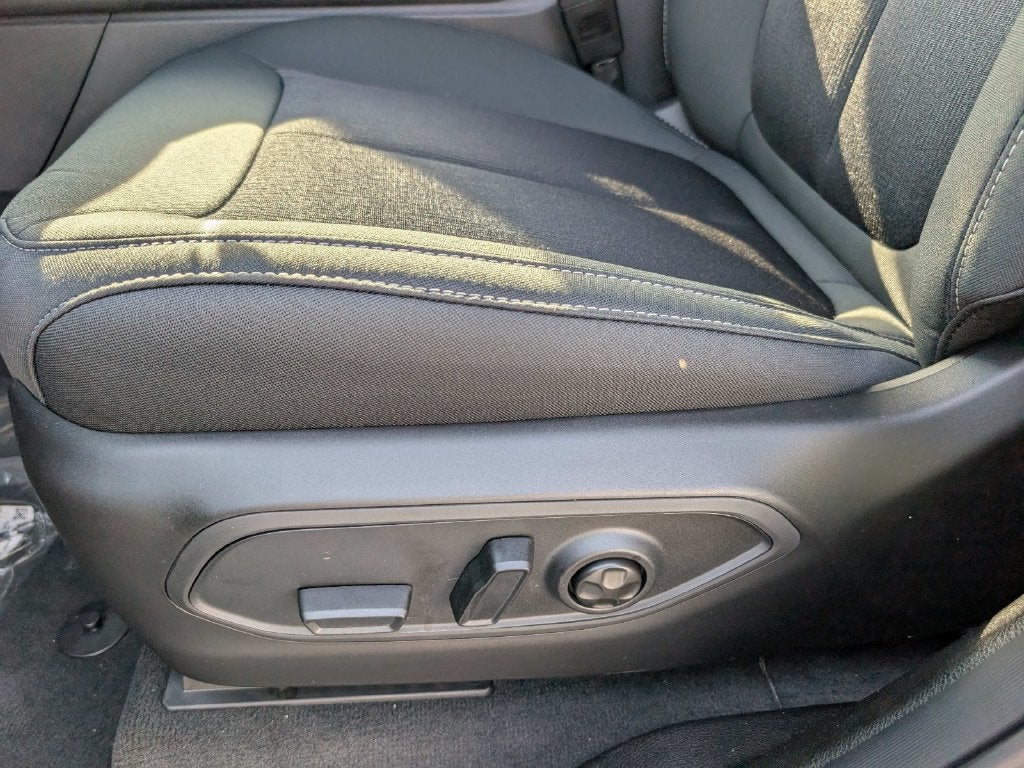 2027 Jeep Grand Cherokee GRAND CHEROKEE L LAREDO X 4X4