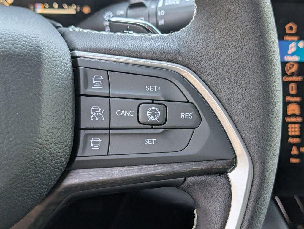 2026 Jeep Grand Cherokee GRAND CHEROKEE L LAREDO ALTITUDE 4X4