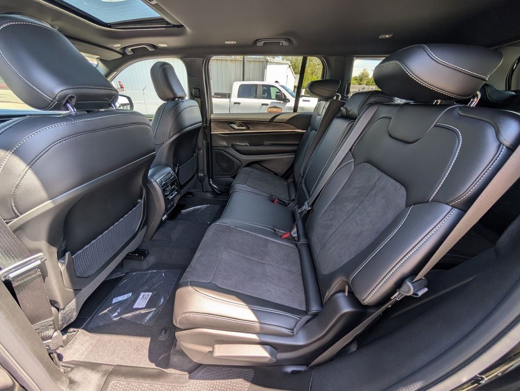 2026 Jeep Grand Cherokee GRAND CHEROKEE L LAREDO ALTITUDE 4X4