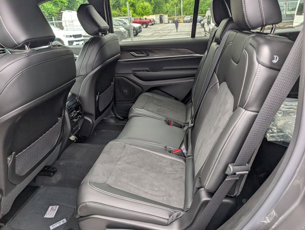 2026 Jeep Grand Cherokee GRAND CHEROKEE L LAREDO ALTITUDE 4X4