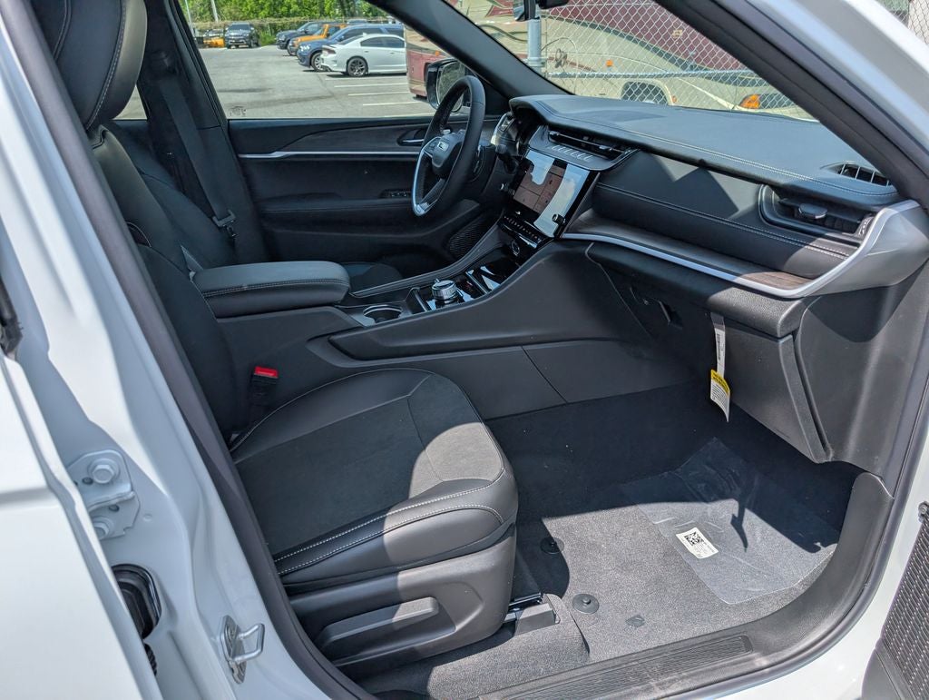 2026 Jeep Grand Cherokee GRAND CHEROKEE L LAREDO ALTITUDE 4X4