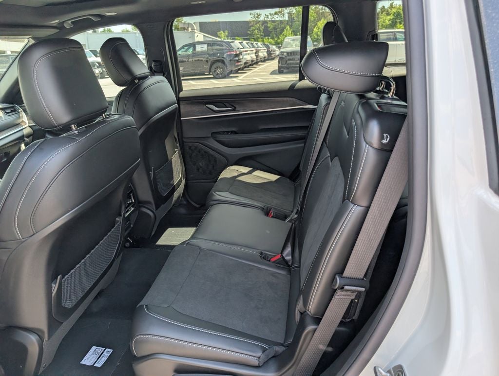 2026 Jeep Grand Cherokee GRAND CHEROKEE L LAREDO ALTITUDE 4X4