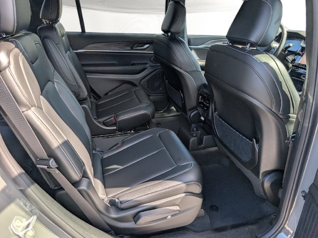 2027 Jeep Grand Cherokee GRAND CHEROKEE L LIMITED 4X4