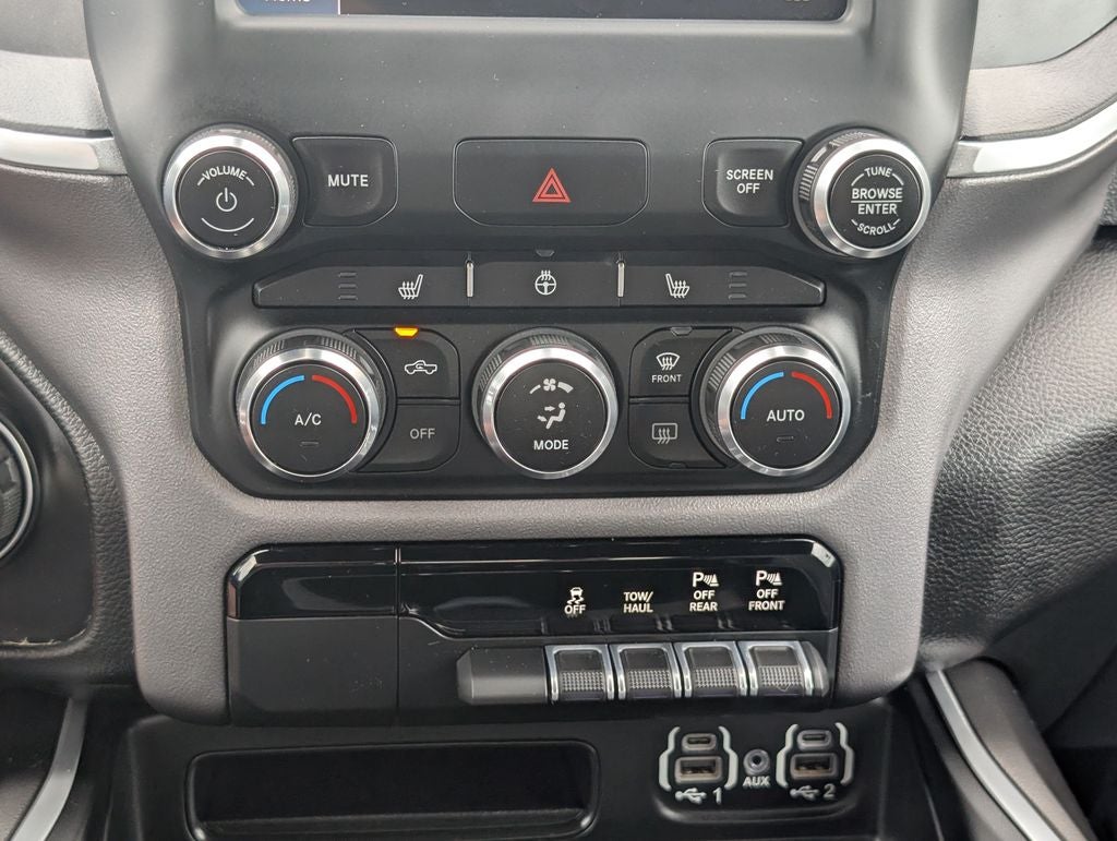 2022 RAM 1500 Big Horn Quad Cab 4x4 6'4' Box
