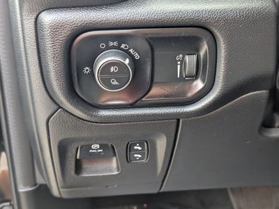 2022 RAM 1500 Big Horn Crew Cab 4x4 5'7' Box