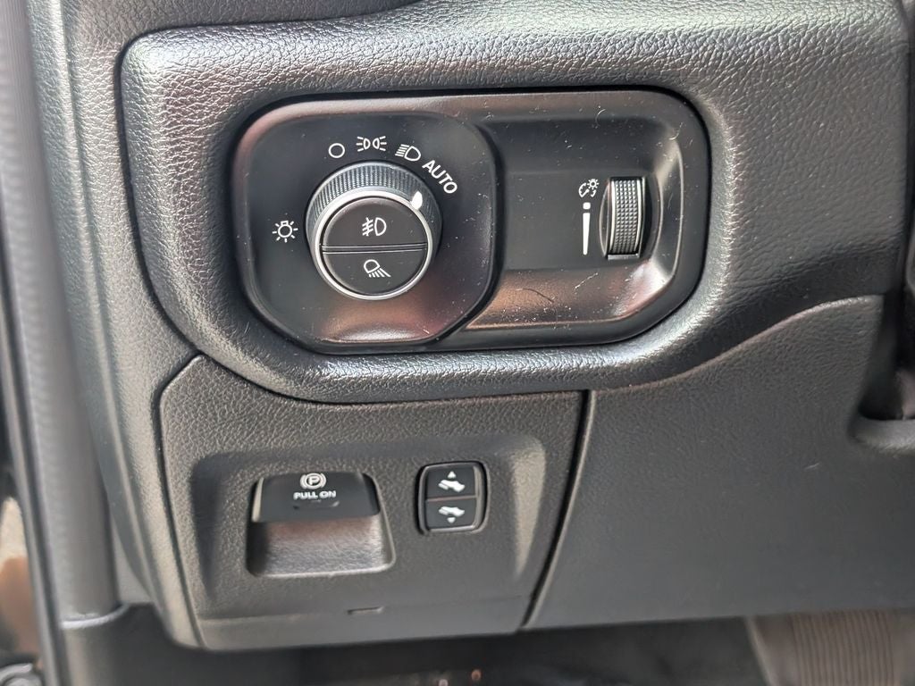 2022 RAM 1500 Big Horn Crew Cab 4x4 5'7' Box