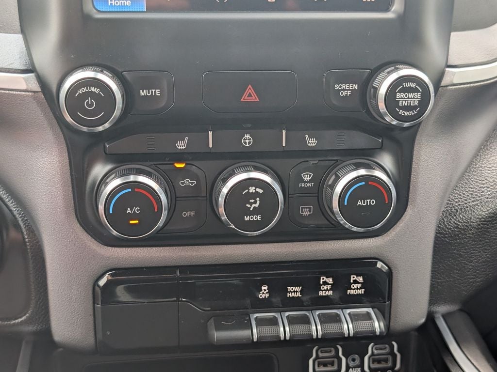 2022 RAM 1500 Big Horn Crew Cab 4x4 5'7' Box