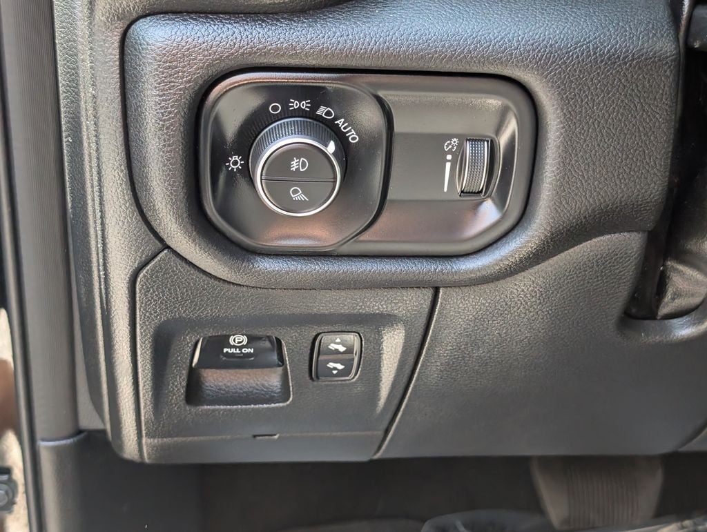 2023 RAM 1500 Big Horn Crew Cab 4x4 5'7' Box
