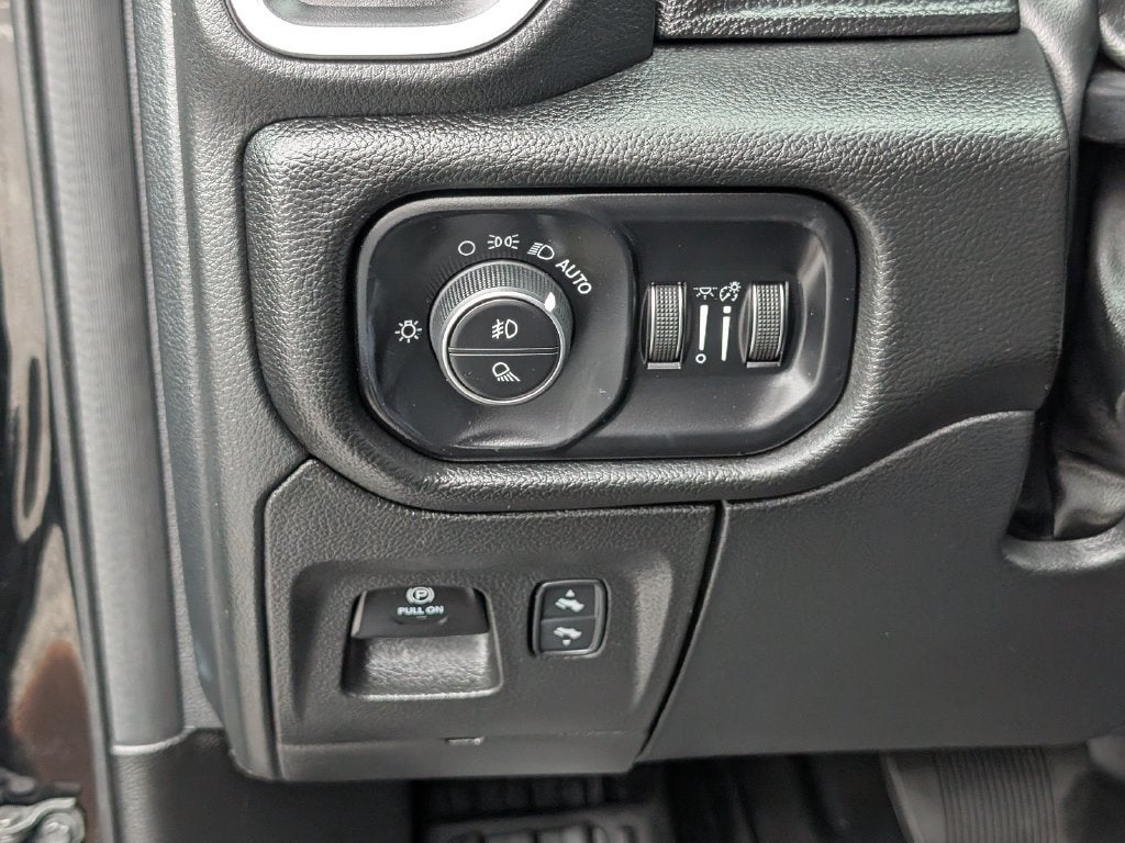 2025 RAM 1500 Big Horn Crew Cab 4x4 5'7' Box