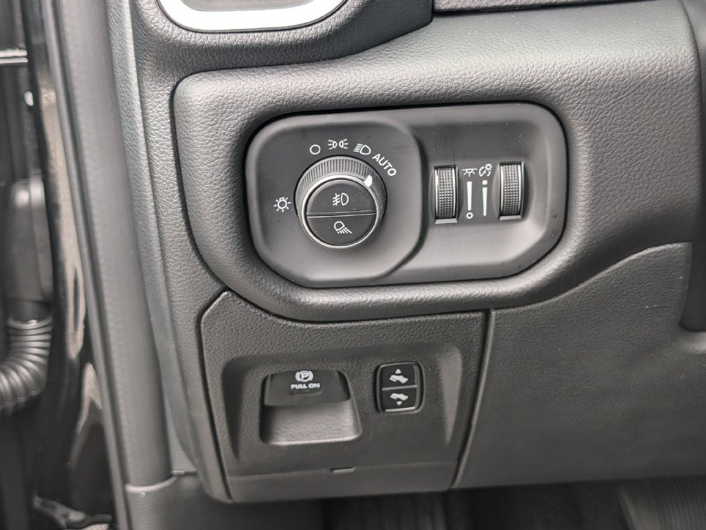 2027 RAM Ram 1500 RAM 1500 BIG HORN CREW CAB 4X4 5'7' BOX