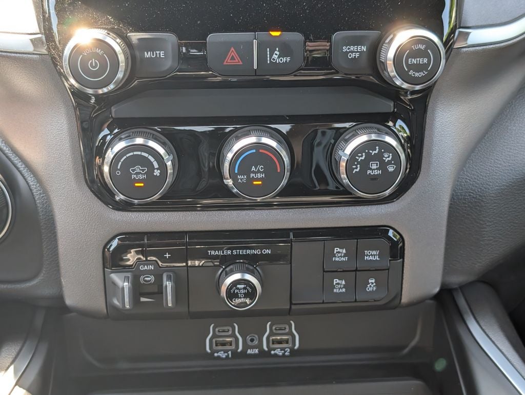 2026 RAM Ram 1500 RAM 1500 EXPRESS QUAD CAB 4X4 6'4' BOX