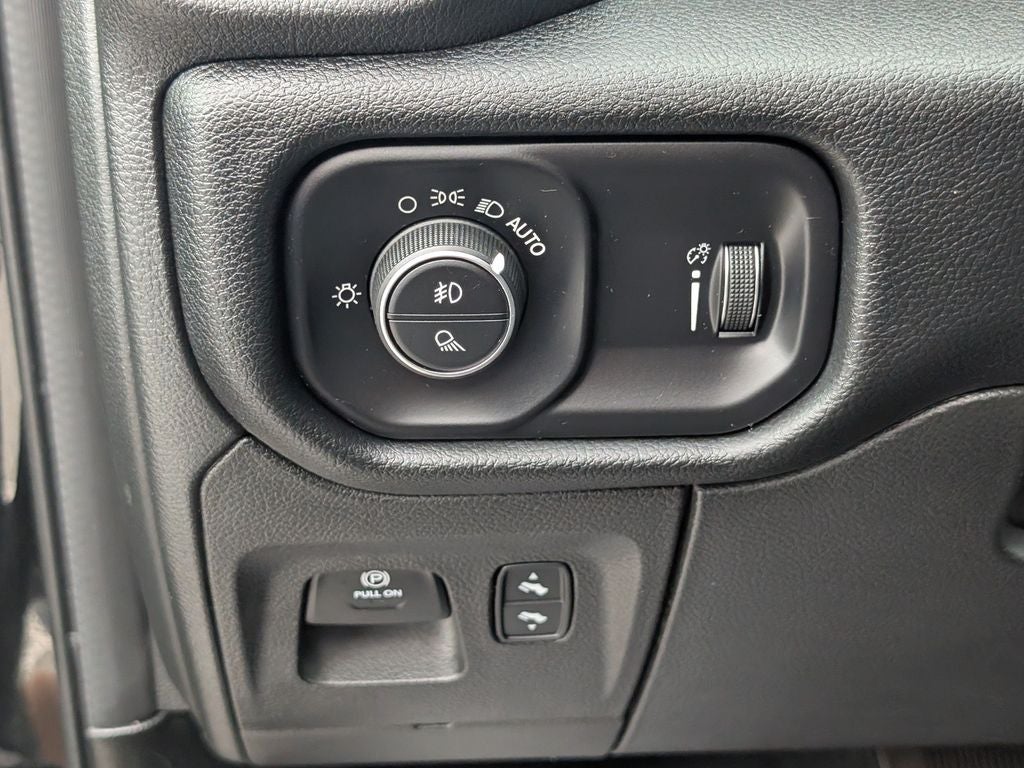 2022 RAM 1500 Big Horn Crew Cab 4x4 5'7' Box
