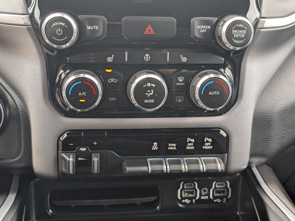 2022 RAM 1500 Big Horn Crew Cab 4x4 5'7' Box
