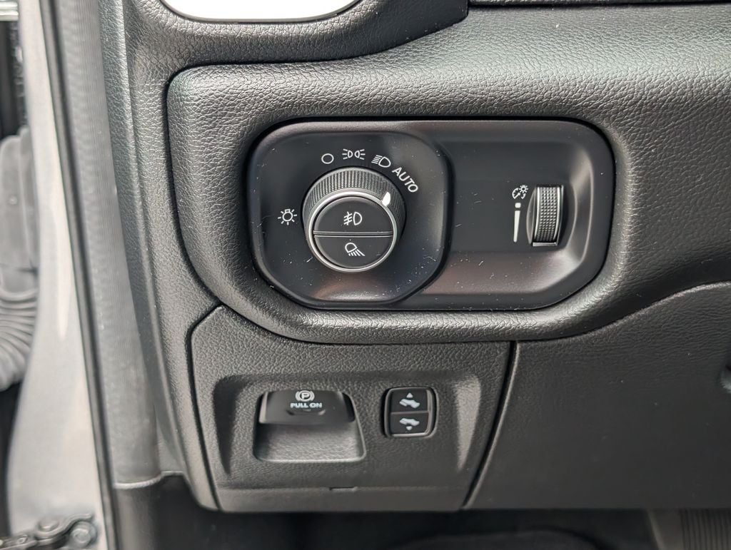 2023 RAM 1500 Big Horn Crew Cab 4x4 5'7' Box