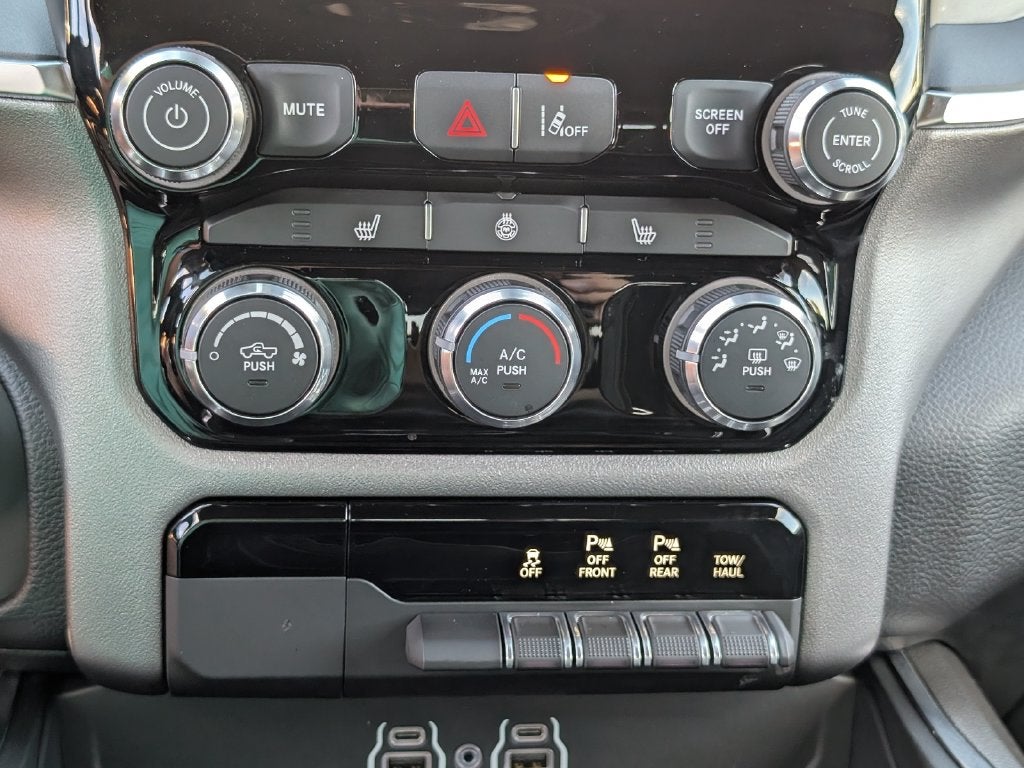 2026 RAM 1500 Big Horn Crew Cab 4x4 5'7' Box