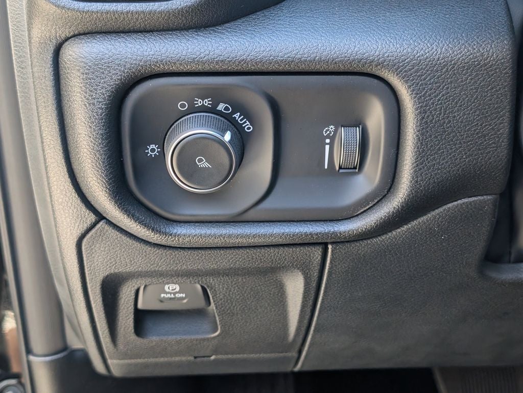2026 RAM Ram 1500 RAM 1500 TRADESMAN CREW CAB 4X4 5'7' BOX