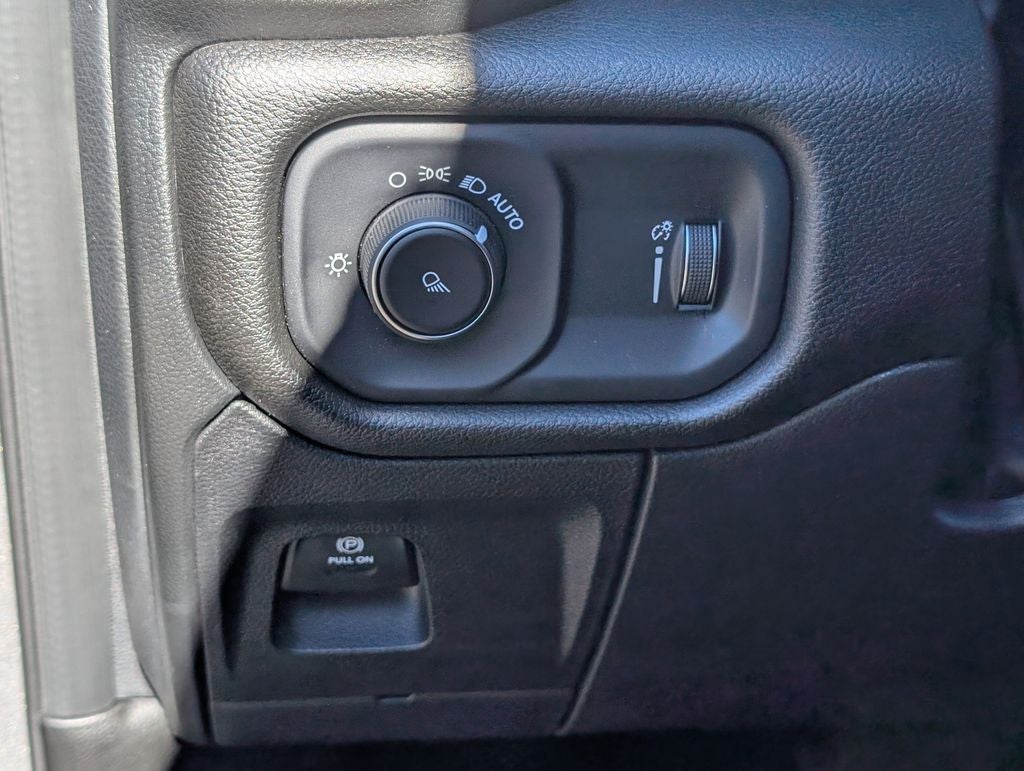 2026 RAM Ram 1500 RAM 1500 TRADESMAN CREW CAB 4X4 5'7' BOX