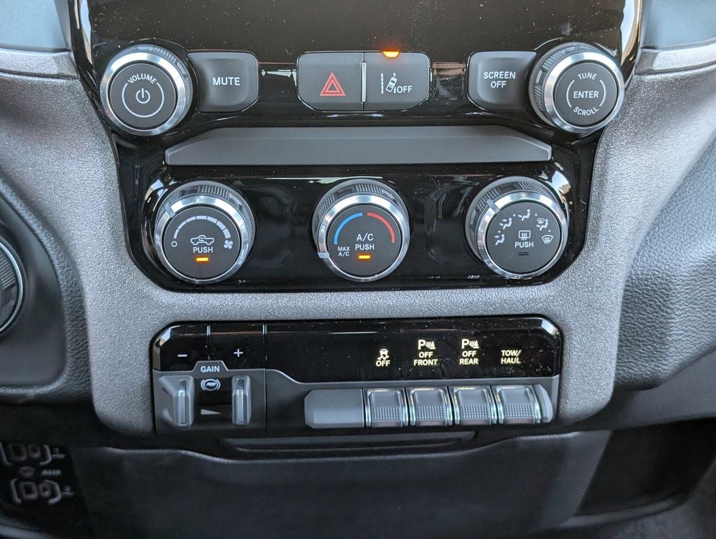 2026 RAM Ram 1500 RAM 1500 TRADESMAN CREW CAB 4X4 5'7' BOX