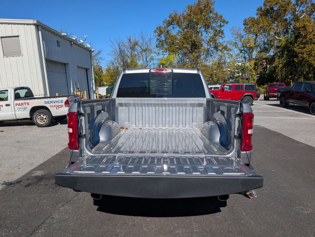 2026 RAM Ram 1500 RAM 1500 TRADESMAN CREW CAB 4X4 5'7' BOX