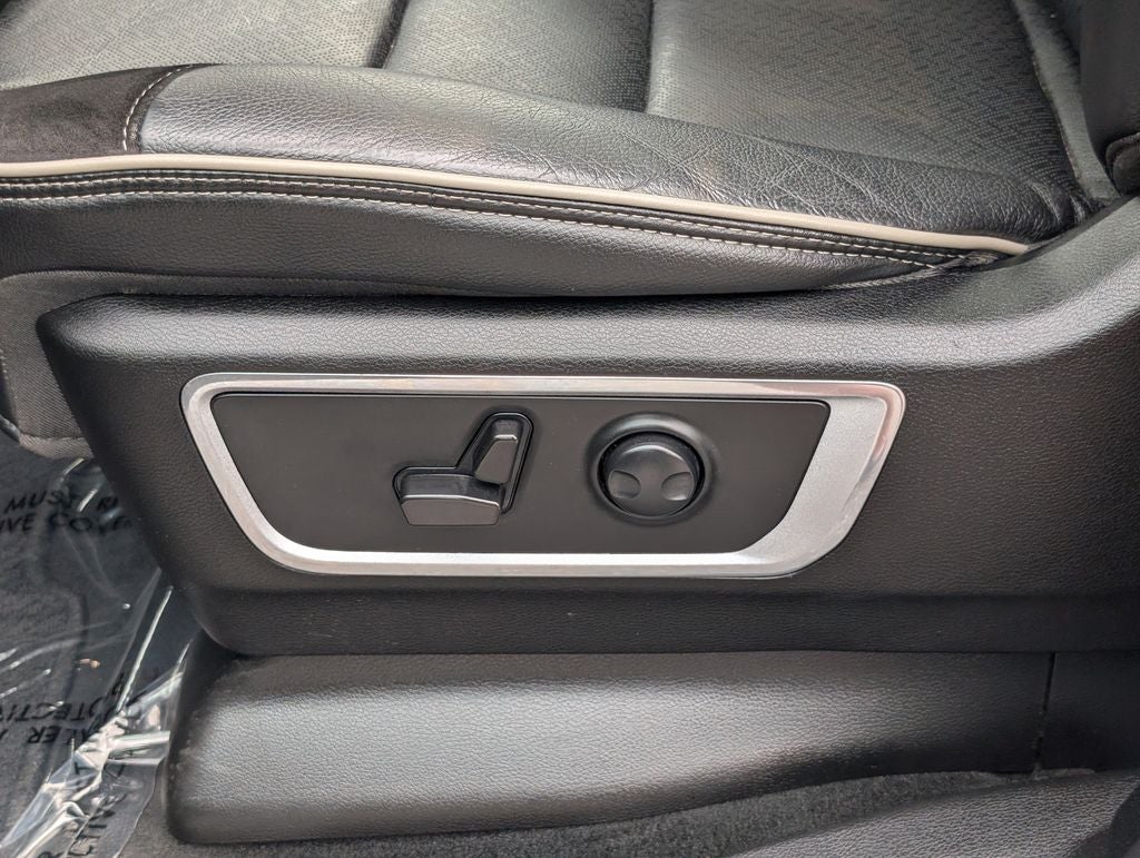 2023 RAM 1500 Laramie Crew Cab 4x4 5'7' Box