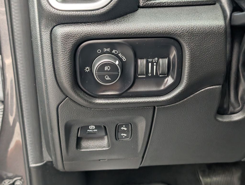 2023 RAM 1500 Laramie Crew Cab 4x4 5'7' Box