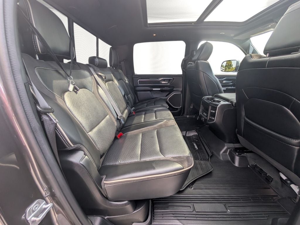 2020 RAM 1500 Laramie Crew Cab 4x4 5'7' Box