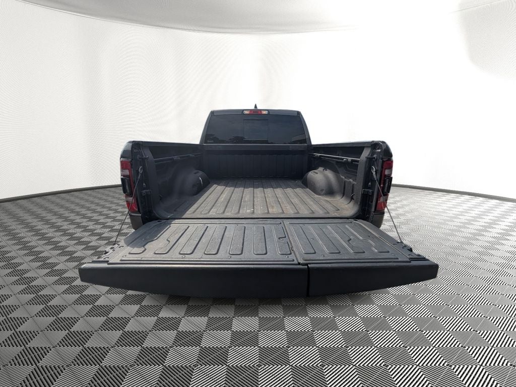 2020 RAM 1500 Laramie Crew Cab 4x4 5'7' Box