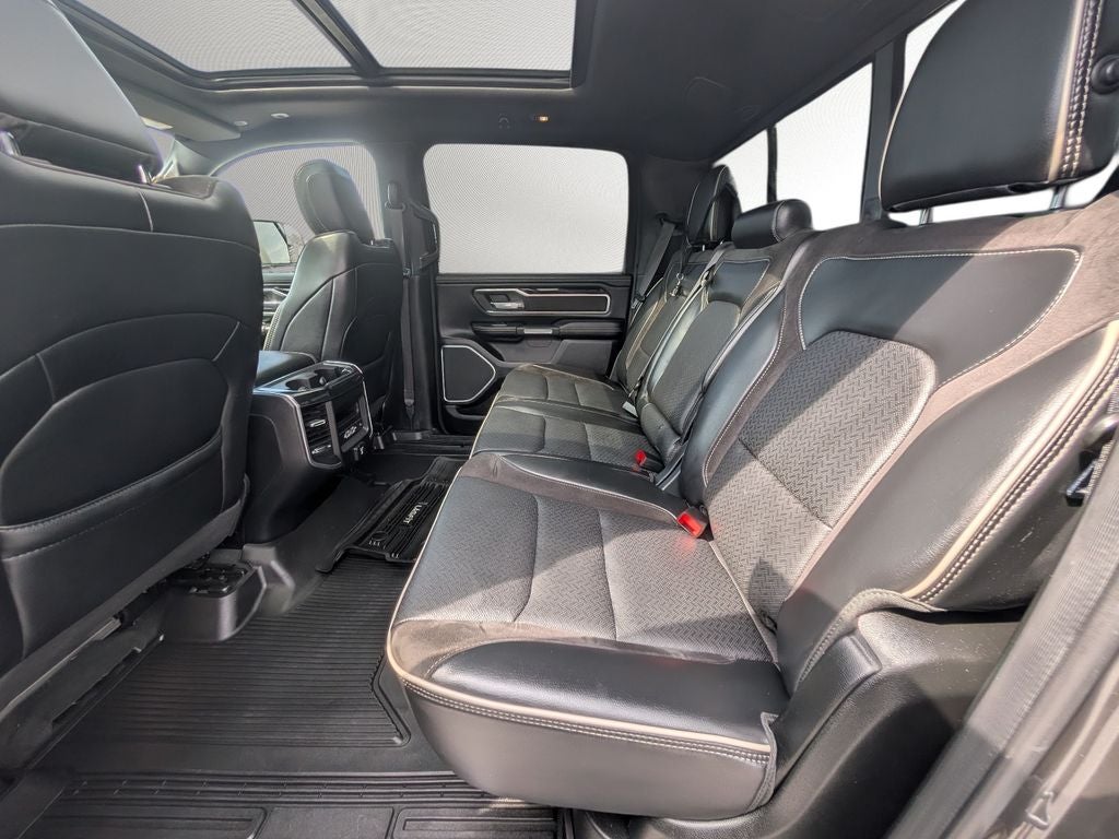 2020 RAM 1500 Laramie Crew Cab 4x4 5'7' Box