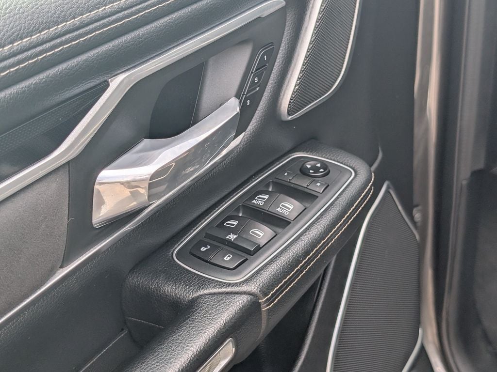 2020 RAM 1500 Laramie Crew Cab 4x4 5'7' Box