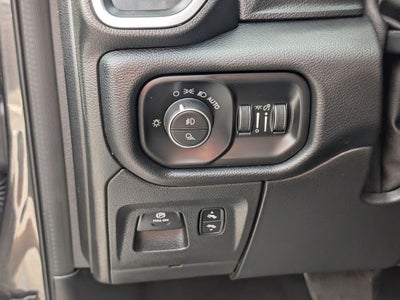 2020 RAM 1500 Laramie Crew Cab 4x4 5'7' Box