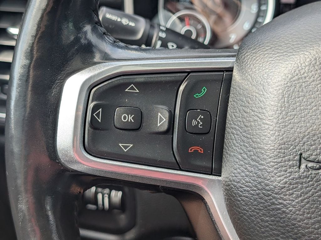 2020 RAM 1500 Laramie Crew Cab 4x4 5'7' Box