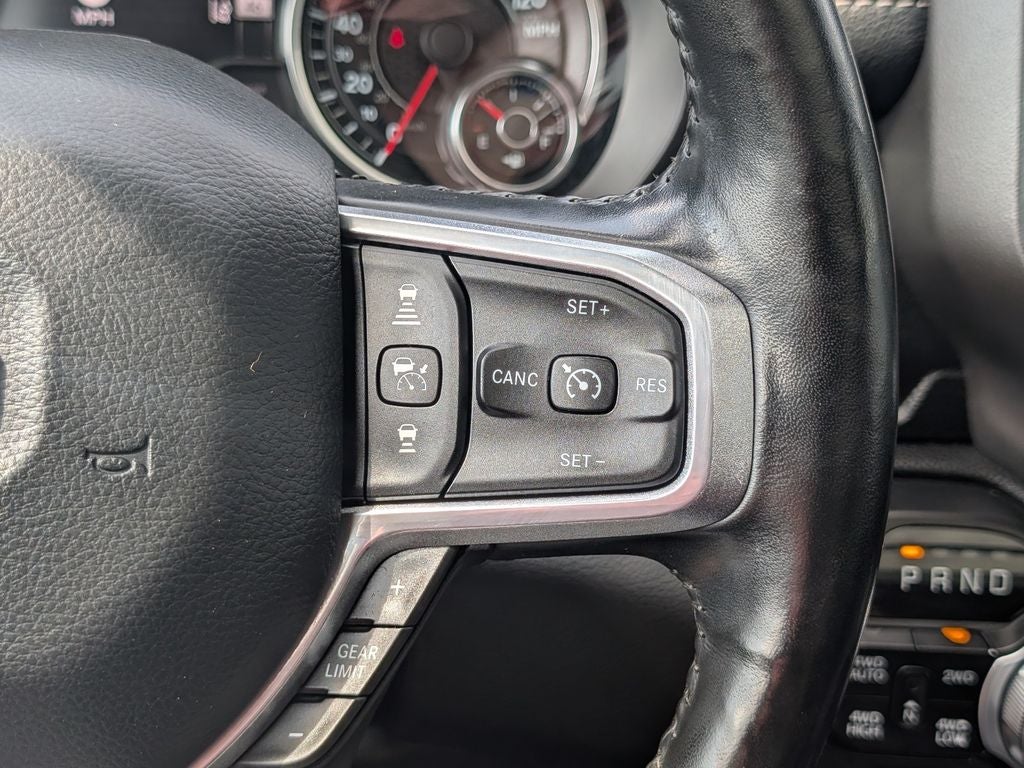 2020 RAM 1500 Laramie Crew Cab 4x4 5'7' Box