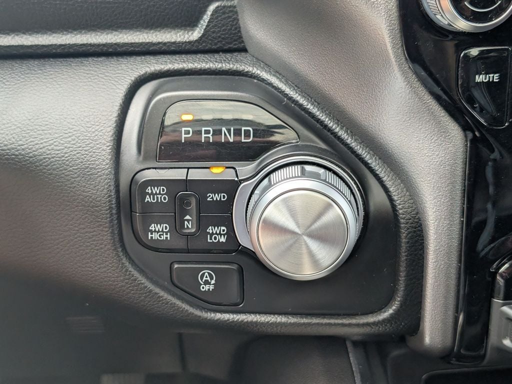 2020 RAM 1500 Laramie Crew Cab 4x4 5'7' Box