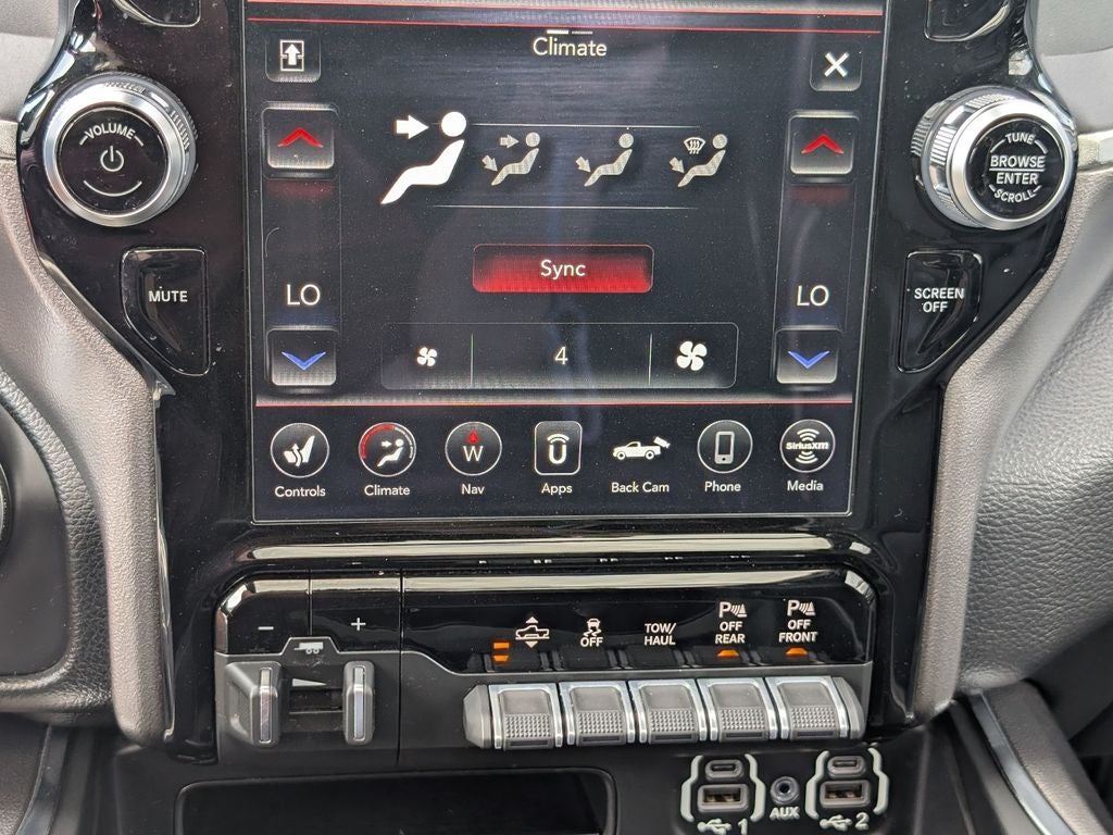 2020 RAM 1500 Laramie Crew Cab 4x4 5'7' Box