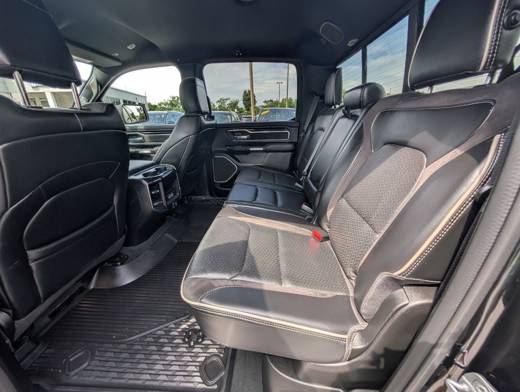 2022 RAM 1500 Laramie Crew Cab 4x4 5'7' Box