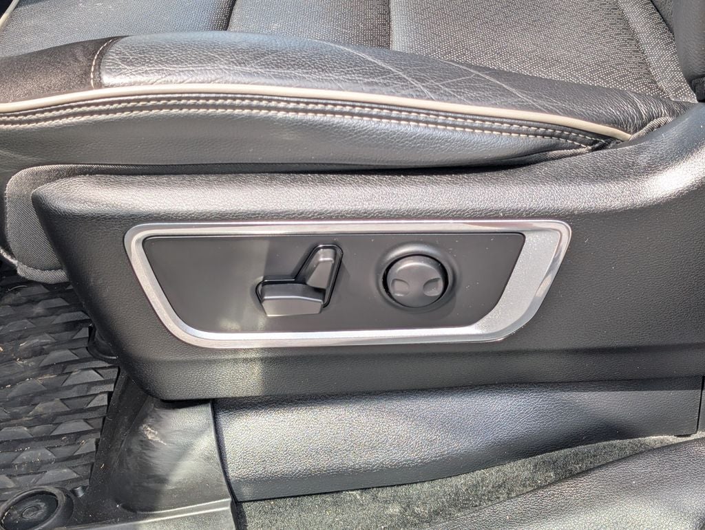 2022 RAM 1500 Laramie Crew Cab 4x4 5'7' Box