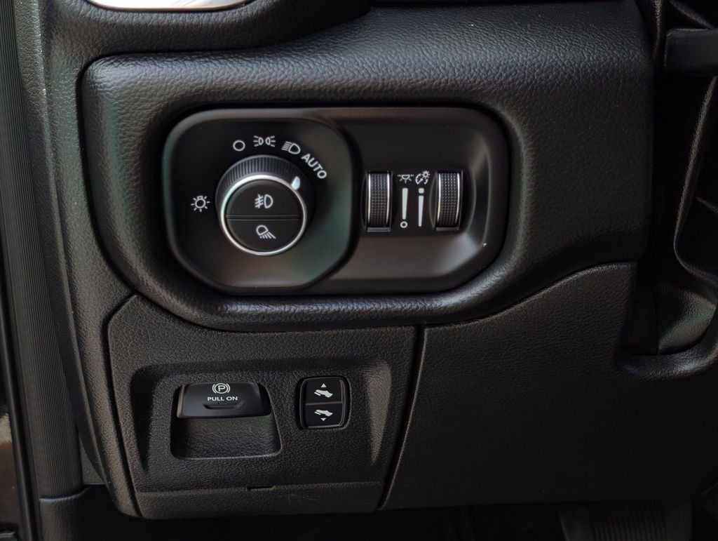 2022 RAM 1500 Laramie Crew Cab 4x4 5'7' Box