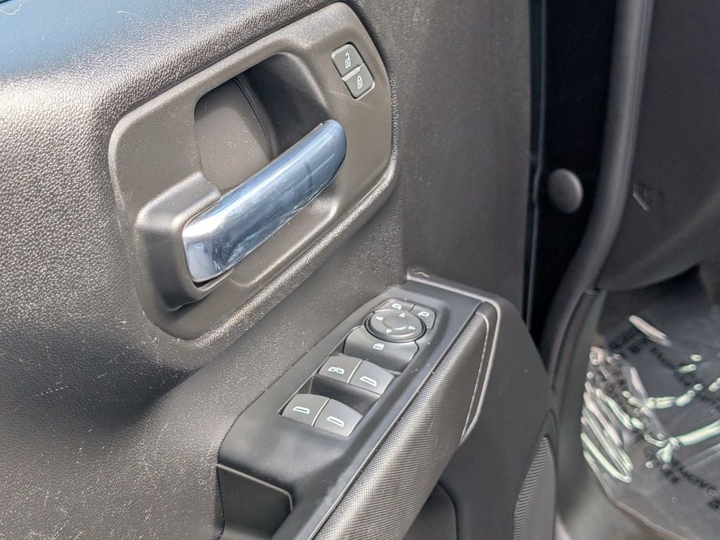 2022 Chevrolet Silverado 1500 4WD Crew Cab Short Bed Custom