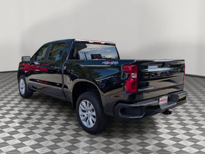 2022 Chevrolet Silverado 1500 4WD Crew Cab Short Bed Custom