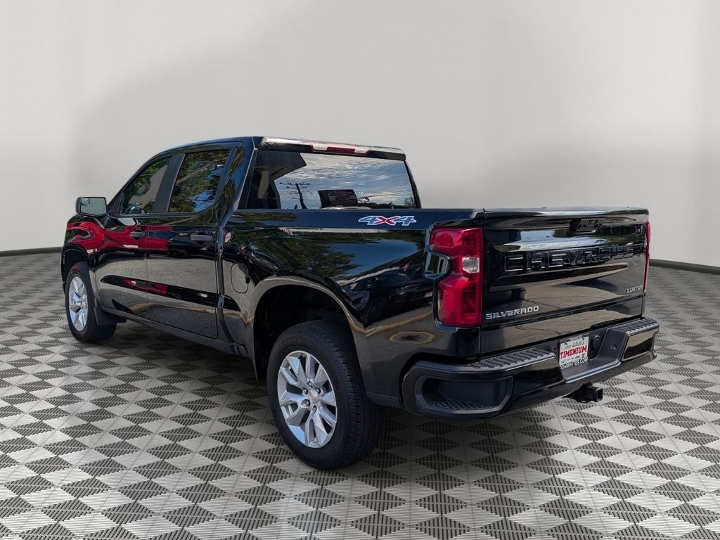 2022 Chevrolet Silverado 1500 4WD Crew Cab Short Bed Custom