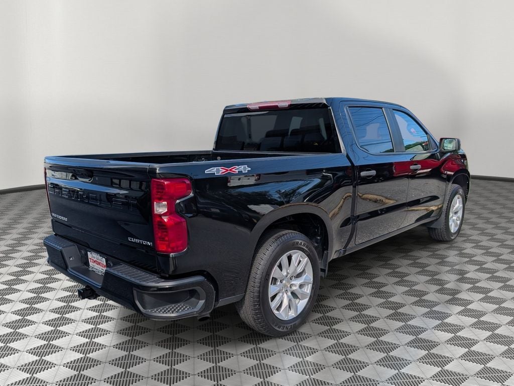 2022 Chevrolet Silverado 1500 4WD Crew Cab Short Bed Custom