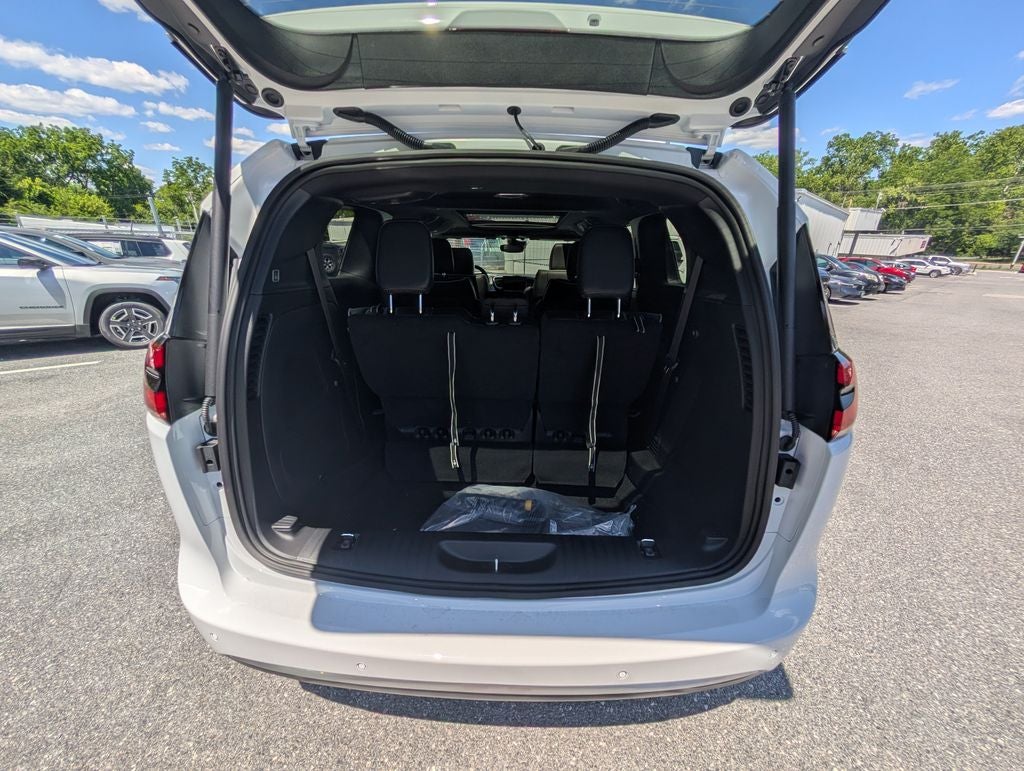 2027 Chrysler Pacifica PACIFICA LIMITED