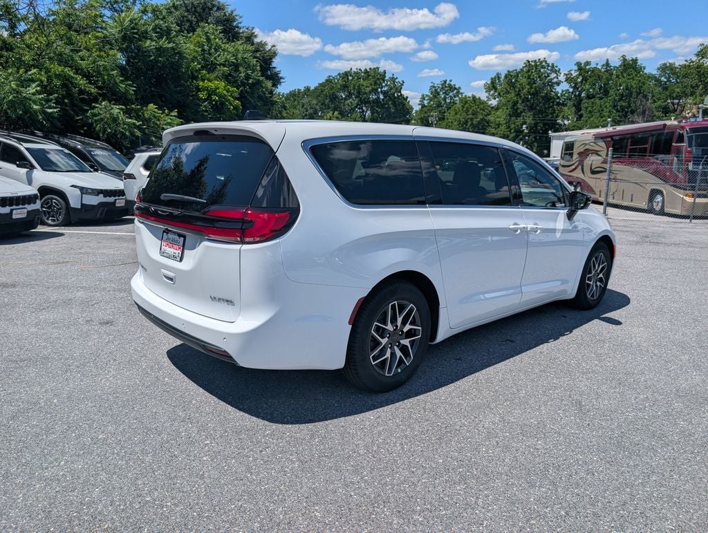 2027 Chrysler Pacifica PACIFICA LIMITED